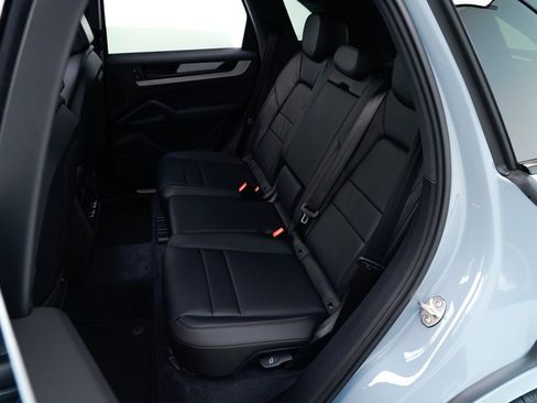 Used 2026 Porsche Cayenne AWD/4WD image 29