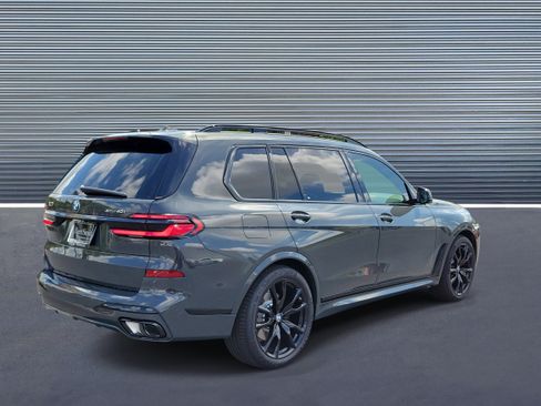 Used 2026 BMW X7 xDrive40i w/ M Sport Package AWD/4WD image 3