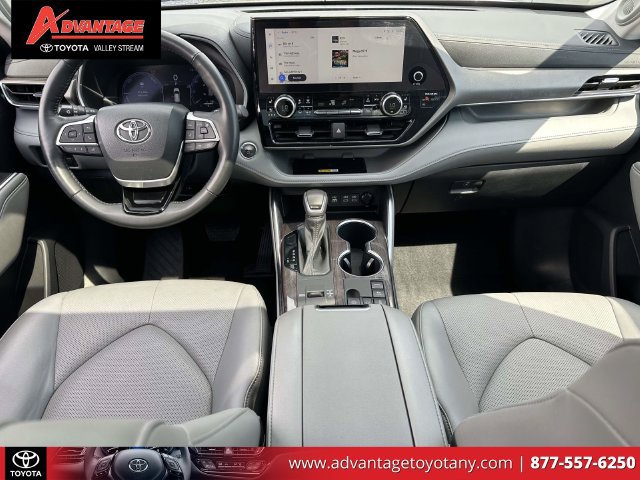 Used 2023 Toyota Highlander Limited AWD/4WD image 19