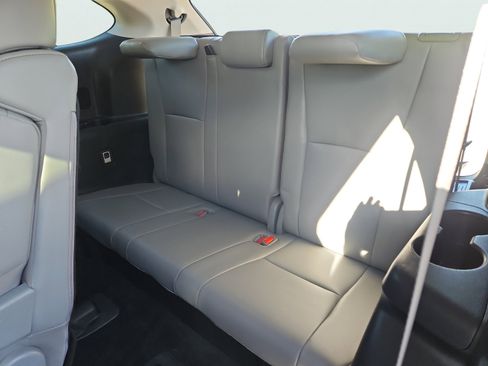 Used 2022 Toyota Highlander XLE AWD/4WD image 35