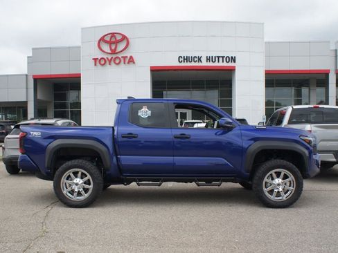 Used 2025 Toyota Tacoma TRD Off-Road AWD/4WD image 1