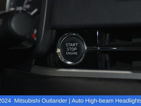 Used 2024 Mitsubishi Outlander SE AWD/4WD image 14