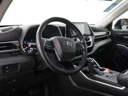 Used 2021 Toyota Highlander XLE AWD/4WD image 26