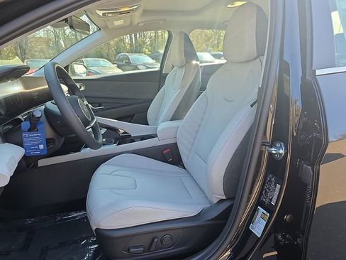 New 2026 Hyundai Elantra Limited FWD image 23