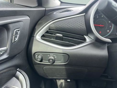 Used 2020 Chevrolet Malibu LS image 17