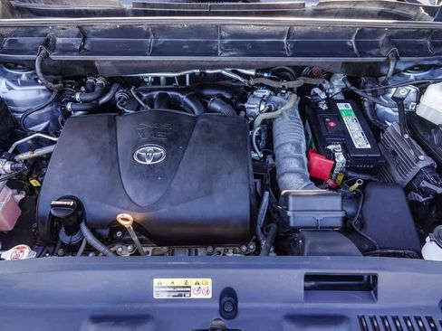 Used 2021 Toyota Highlander LE image 26