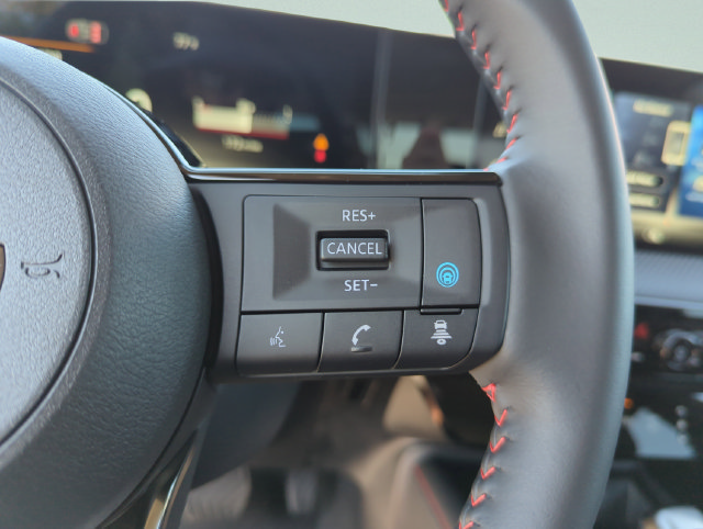 Used 2026 Nissan Kicks SR FWD image 37