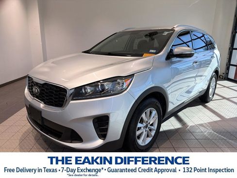 Used 2019 Kia Sorento LX w/ LX Convenience Package image 1