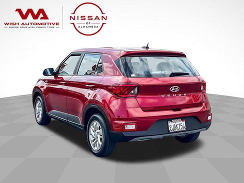 Used 2024 Hyundai Venue SE FWD image 9