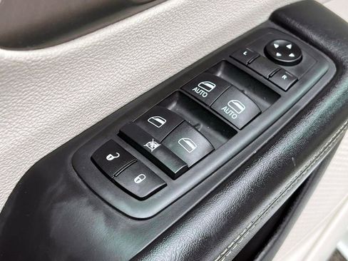 Certified 2021 Chrysler Voyager Lxi image 16