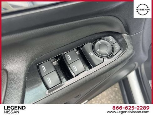 Used 2023 Chevrolet Equinox Premier AWD/4WD image 18