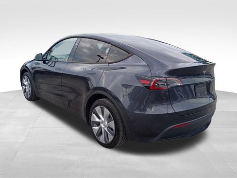 Used 2024 Tesla Model Y Long Range AWD/4WD image 9