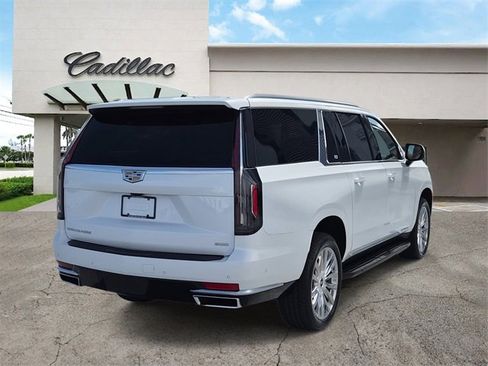 Used 2024 Cadillac Escalade ESV Premium Luxury image 5