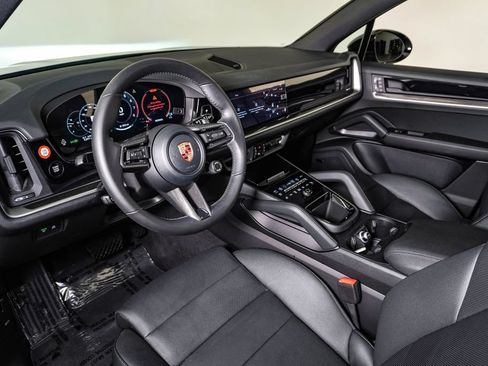 Certified 2026 Porsche Cayenne AWD/4WD image 4