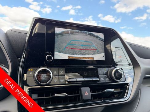 Used 2023 Toyota Highlander XLE image 18