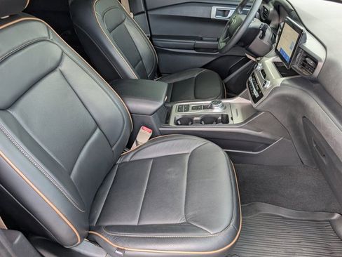 Used 2021 Ford Explorer Base image 24