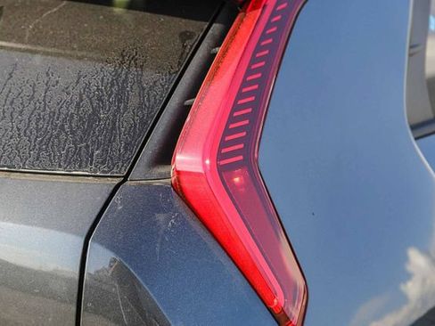 New 2026 Kia Niro LX FWD image 9