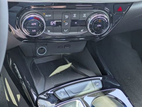 New 2026 Chevrolet Trax LT w/ Sunroof Package FWD image 18