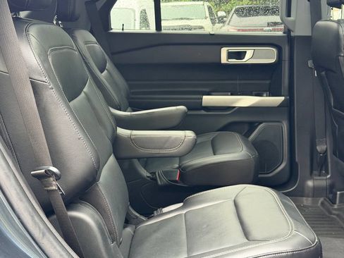 Used 2022 Ford Explorer Limited w/ Equipment Group 301A AWD/4WD image 12