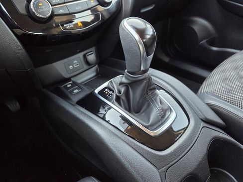 Used 2022 Nissan Rogue Sport SV w/ Technology Package image 28