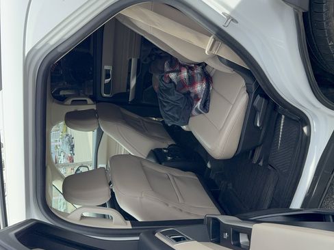 Used 2021 Ford Explorer XLT w/ Equipment Group 202A image 30