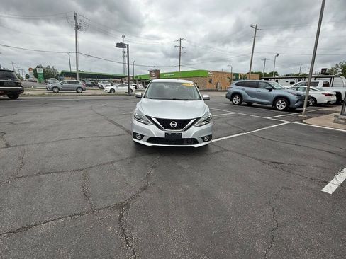Used 2019 Nissan Sentra SR w/ Exterior Package FWD image 4