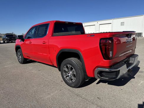 New 2026 GMC Sierra 1500 SLE image 3