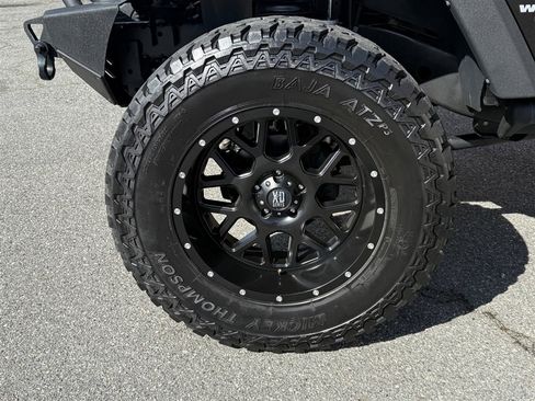 Used 2015 Jeep Wrangler Unlimited Rubicon w/ Dual Top Group AWD/4WD image 17