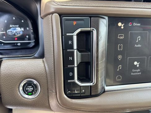 Used 2023 GMC Yukon Denali AWD/4WD image 32