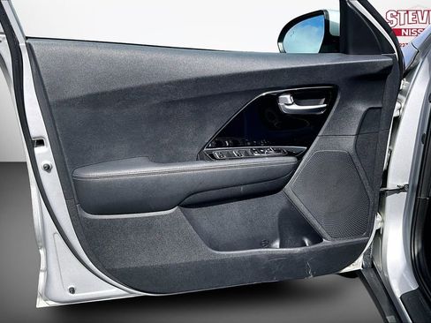 Used 2020 Kia Niro LXS image 19