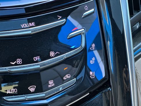 Used 2020 Cadillac Escalade ESV Platinum image 31