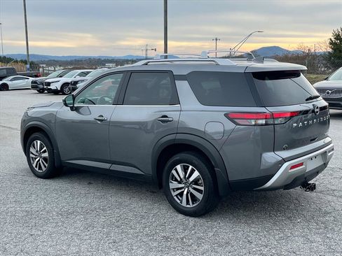 Used 2024 Nissan Pathfinder SL image 5