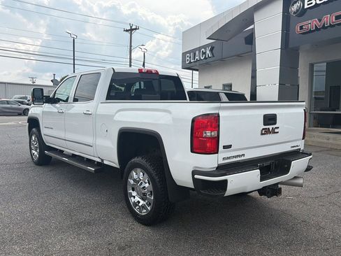 Used 2018 GMC Sierra 2500 Denali w/ Duramax Plus Package AWD/4WD image 15