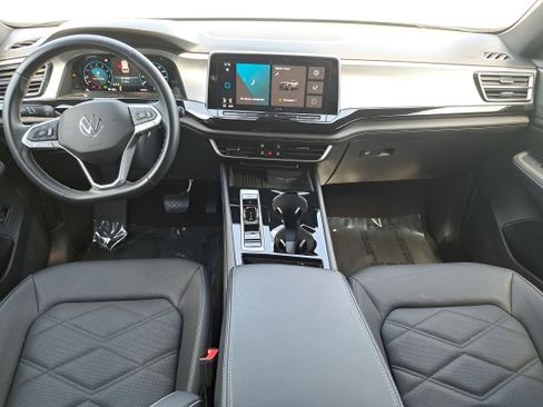 Used 2025 Volkswagen Atlas Cross Sport SE FWD image 9