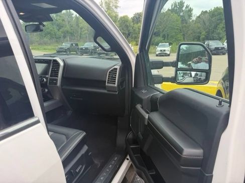 Used 2019 Ford F150 Platinum w/ Technology Package AWD/4WD image 11