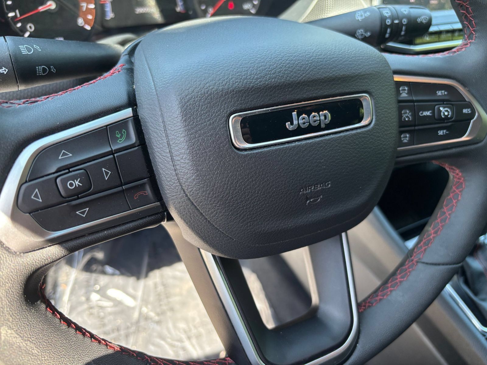 Used 2025 Jeep Compass Trailhawk AWD/4WD image 21