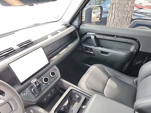 Used 2023 Land Rover Defender 90 V8 AWD/4WD image 6