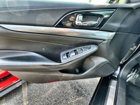 Used 2017 Nissan Maxima SR w/ Midnight Edition image 15