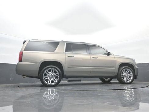 Used 2019 Chevrolet Suburban Premier w/ Premier Plus Edition image 36