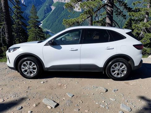 Certified 2025 Ford Escape Active AWD/4WD image 3