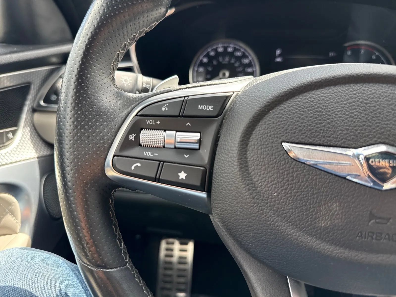 Used 2022 Genesis G70 3.3T RWD image 19
