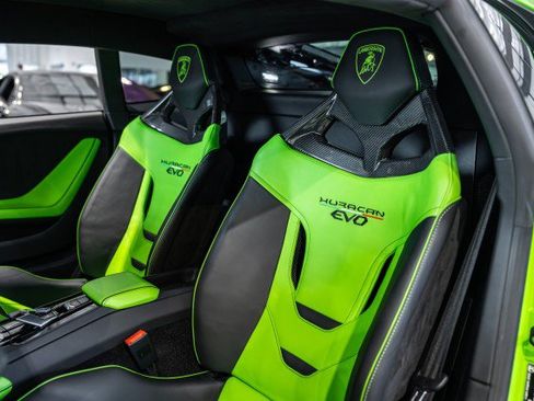Used 2022 Lamborghini Huracan EVO RWD image 32