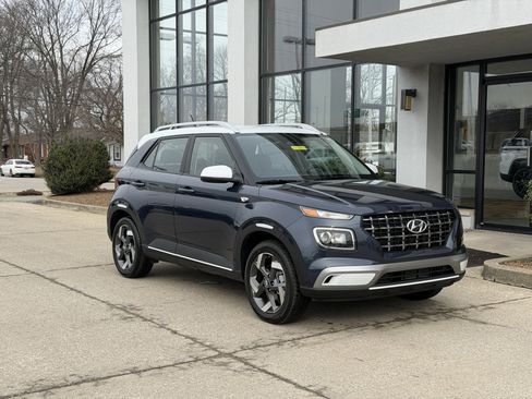 New 2026 Hyundai Venue SEL image 2