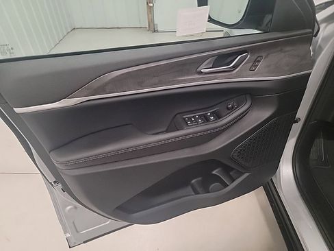 New 2025 Jeep Grand Cherokee L Limited w/ Luxury Tech Group II AWD/4WD image 12