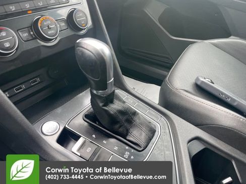 Used 2018 Volkswagen Tiguan SE FWD image 14