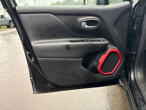 Used 2016 Jeep Renegade Trailhawk w/ Premium Trailhawk Package image 16