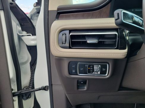 Certified 2023 Lincoln Nautilus Reserve AWD/4WD image 22