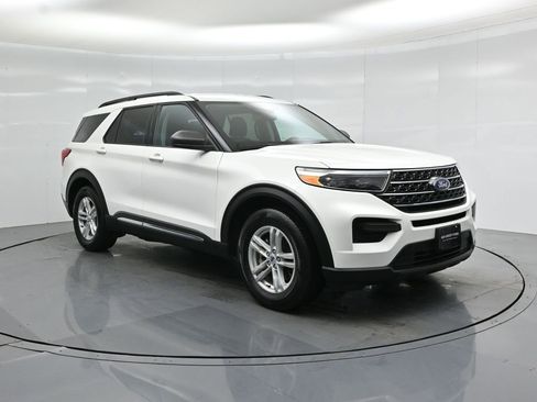 Certified 2024 Ford Explorer XLT RWD image 53