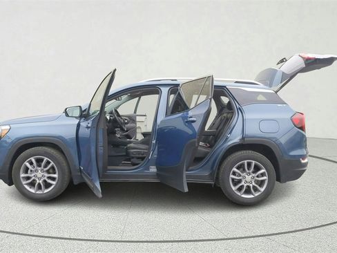 Used 2024 GMC Terrain SLT image 11