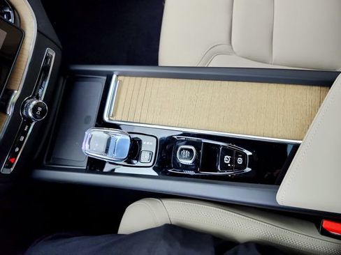 New 2027 Volvo XC60 B5 Core AWD/4WD image 26